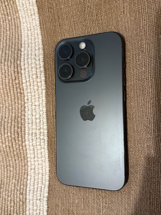 Vând iphone 15 Pro/Negru