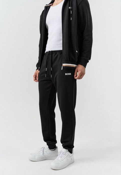 Мъжки спортен комплект в черен цвят