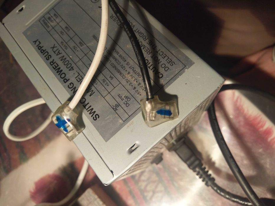 Захранващо и Заредно за кола устройство 12 V
