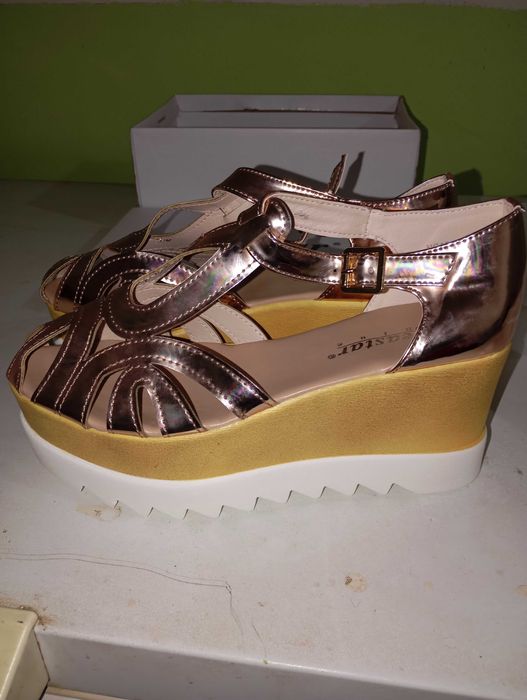 Saboți și sandale Nr 40