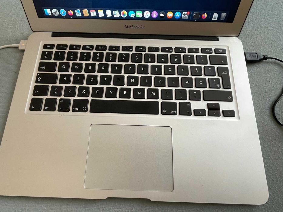 MacBook Air 13" A1466 – EMC 2925 – i5 / 4GB / 128GB – Stare 10/10