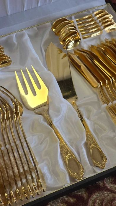 Set tacâmuri aurite SBS Solingen pentru 12 persoane,