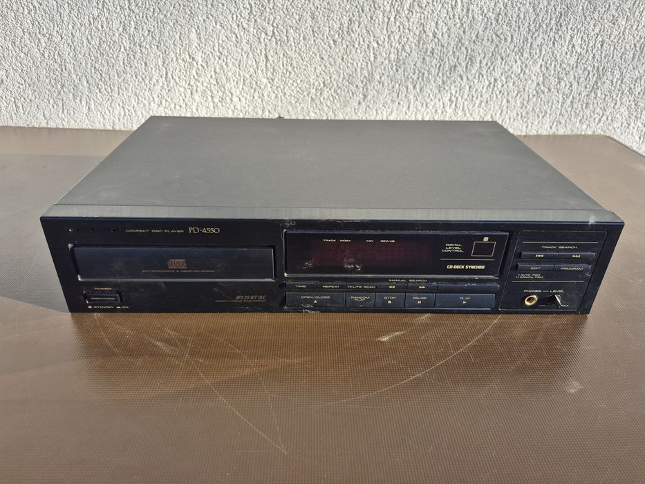 Vand  compact disc pleyer marca Pioneer,model PD-4550, made in Singapore