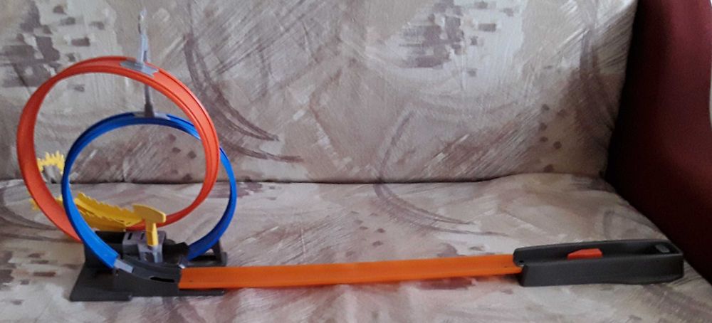 Писта hotwheels с лупинги