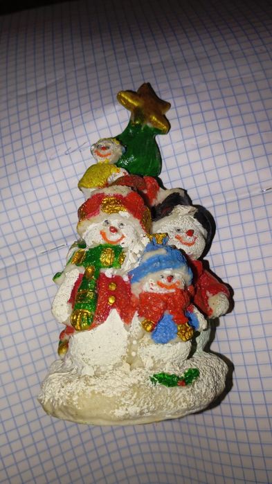 Продам Новогоднии статуэтки.