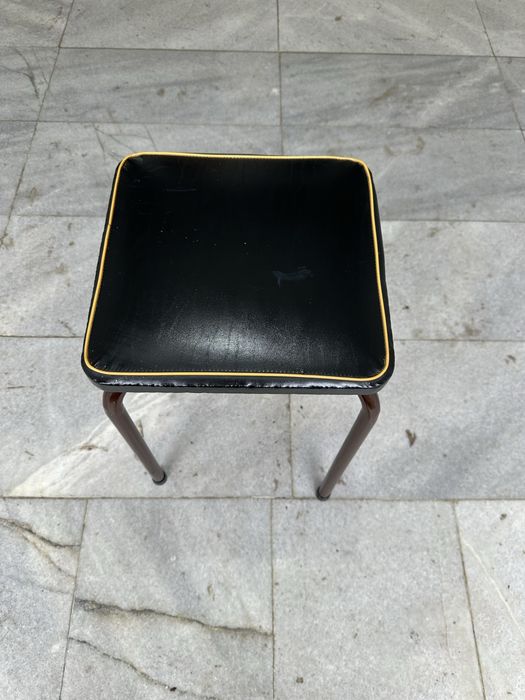 Винтидж табуретка със метални крака