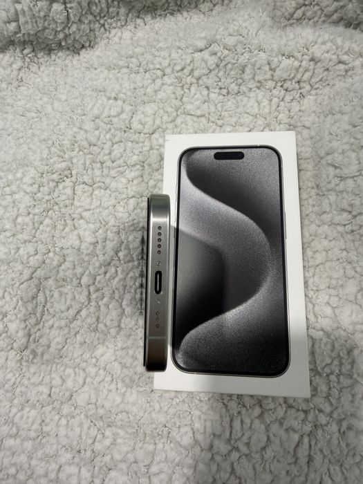 Продавам IPhone 15 Pro, White Titanium, 128GB