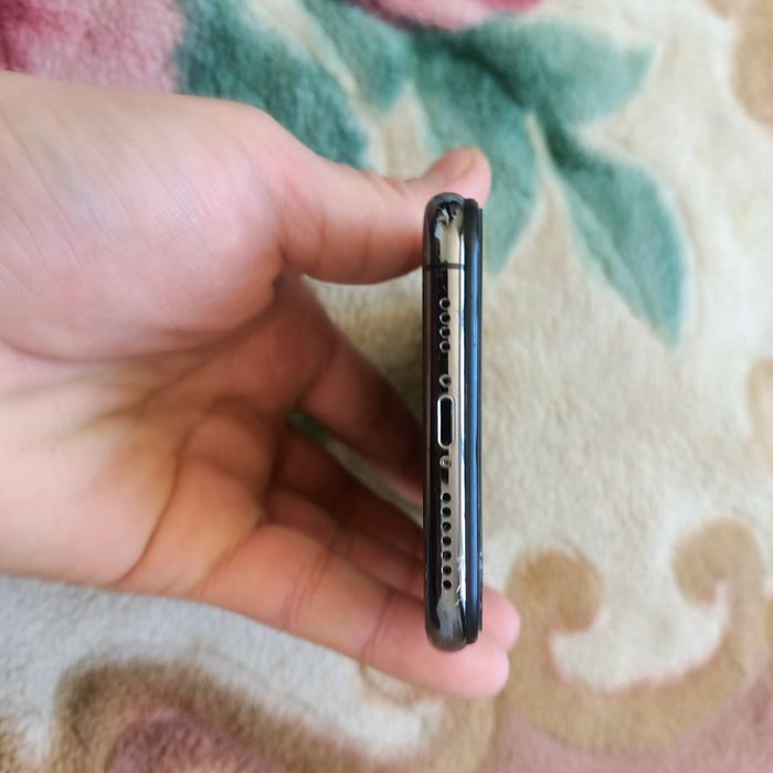 Продам iPhone xs max