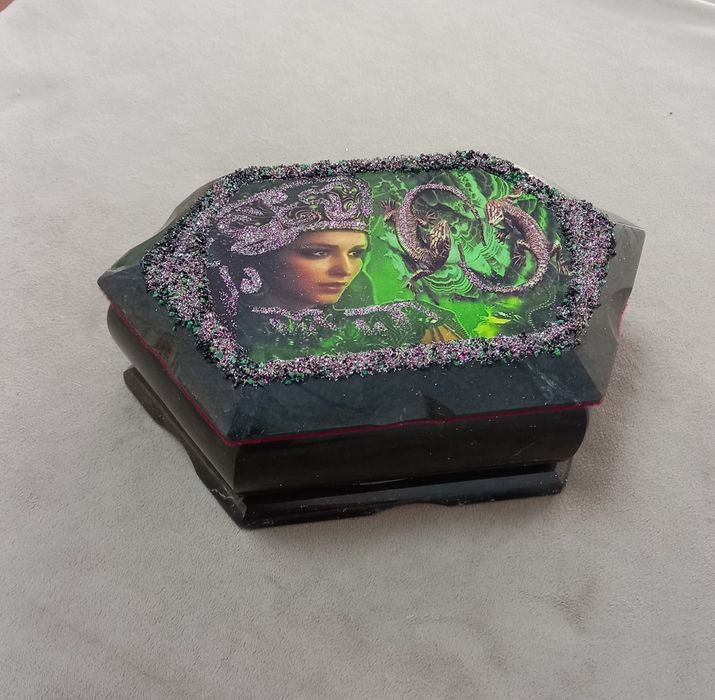 Шкатулка  из  Змеевика
