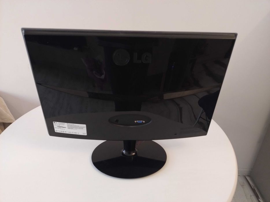 Монитор LG Flatron E2240S-PN