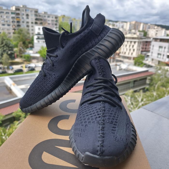 Adidas Yeezy Boost 350 V2  42/44
'ONYX'