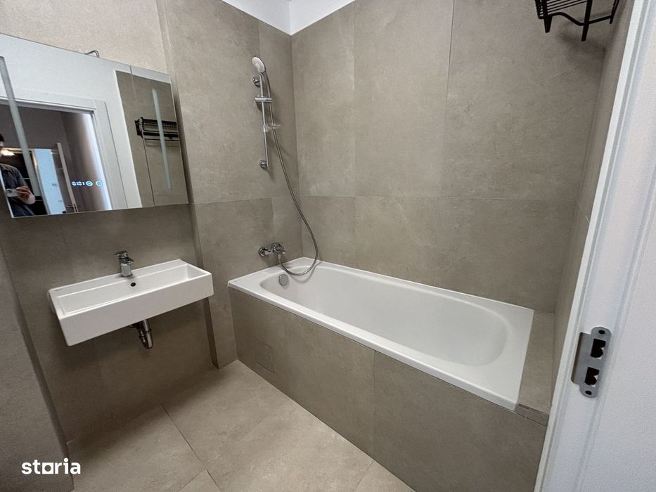 Apartament 3 Camere Decomandat | Terasă 23 mp cu Vedere la Lac + Parca