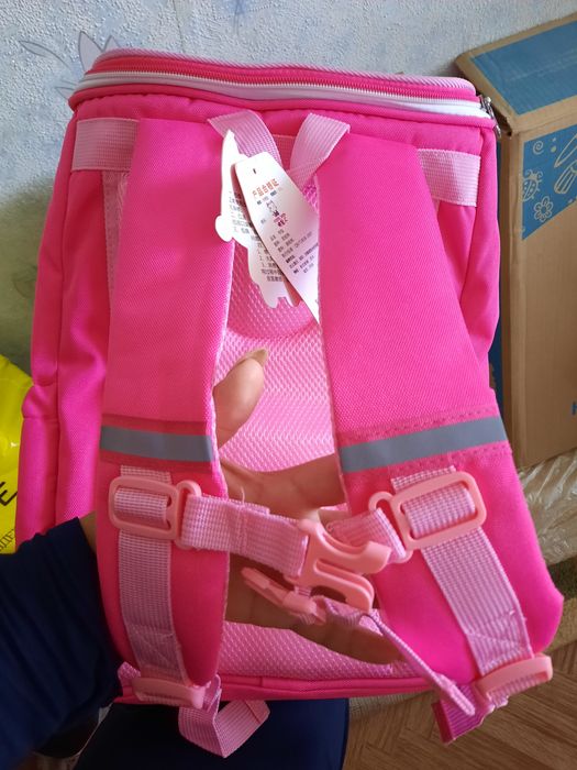 Продам рюкзак розовый  7000 тенге.