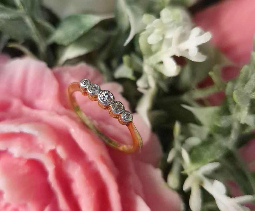 Inel foarte vechi din aur de 18K si diamante naturale
