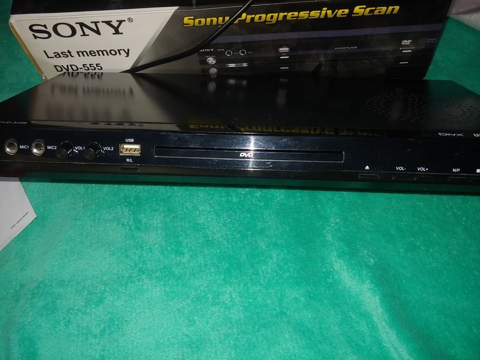 Продаеться dvd плеер