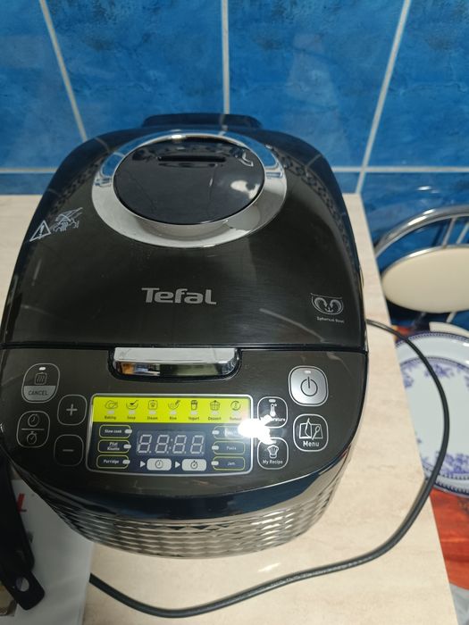 Vând multicooker Tefal
