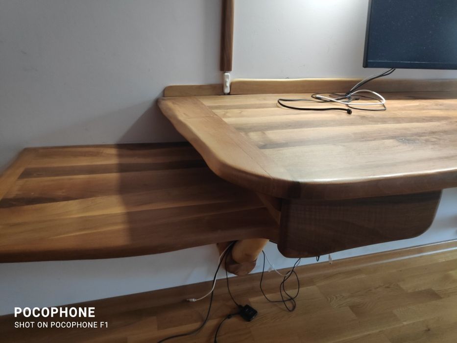 Бюро Плот с рафтове от орех масив