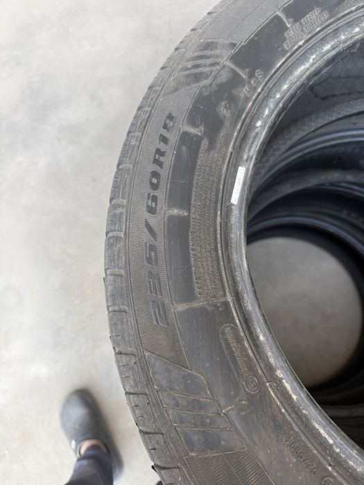 R18 235/60 APLUS BALON