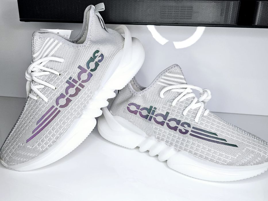 Adidasi yeezi boost gri