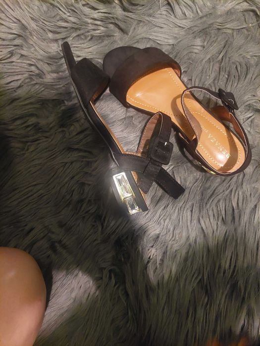 Vand incaltaminte noua, confortabila mar. 35 si 36