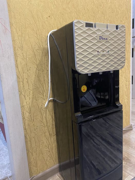 Кулер новый с подачей горячей воды