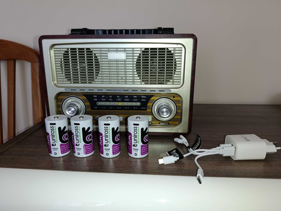 Ретро радио RRT 3B Bluetooth/FM/AM/SW + 4 нови акумулаторни D батерии USB-C