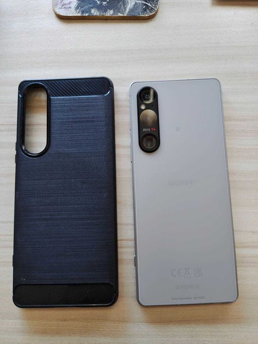 Продавам телефон Sony Xperia 1 V