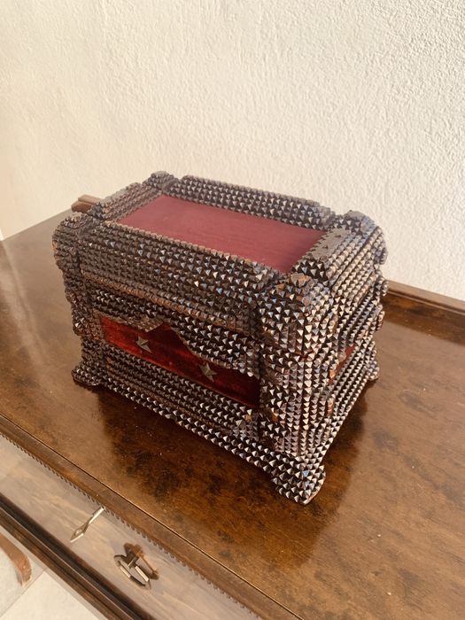 Уникална антикварна Tramp Art кутия / около 1900 г. / ръчна изработка