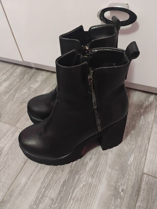 Продавам боти 38 номер, като нови