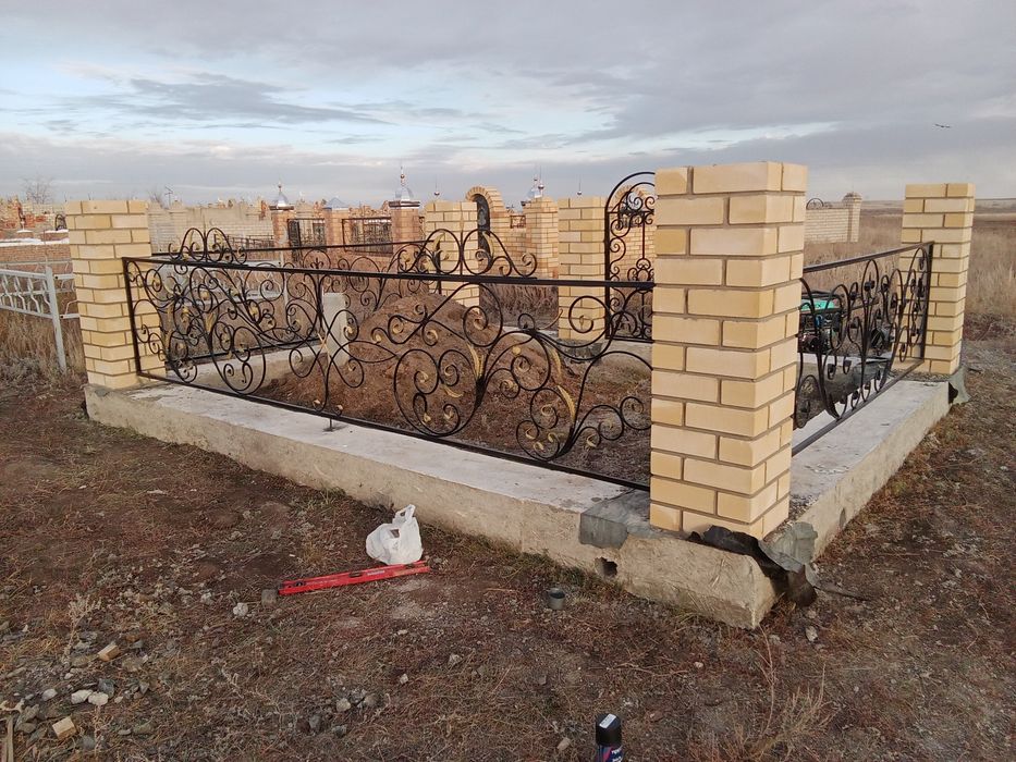 Облагораживание могил.