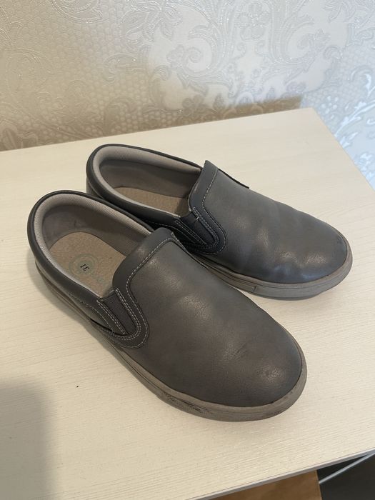 Продам детские ботинки, слипоны, кеды