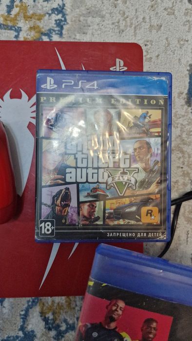 Пс 4 с одним джостиком и двумя дисками