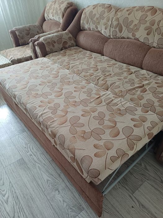 Продам диван и одно кресло