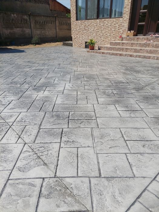 Executam lucrarii de beton amprentat si vertical  în  toata România.