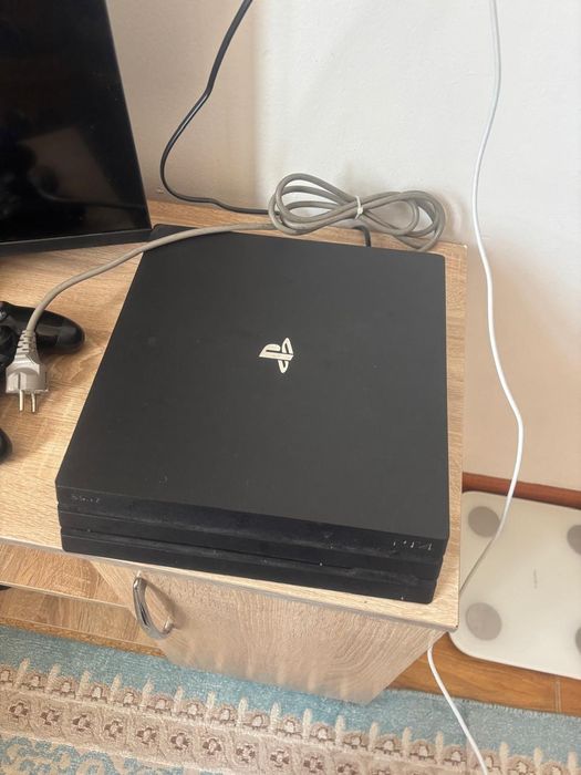 Продаю Sony Playstation 4 pro