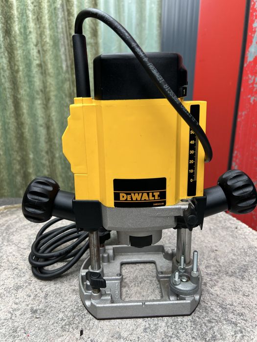 Vand obar freza /freza lemn Dewalt DW 615 QS model 2018