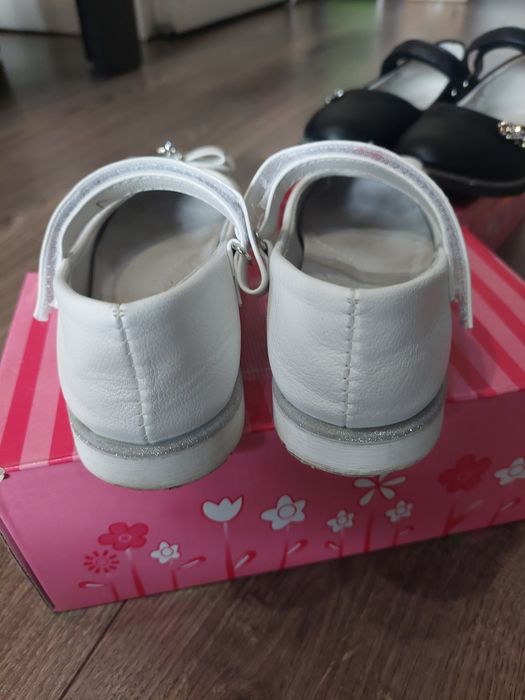 Обувки за момиче-2броя 30 лева