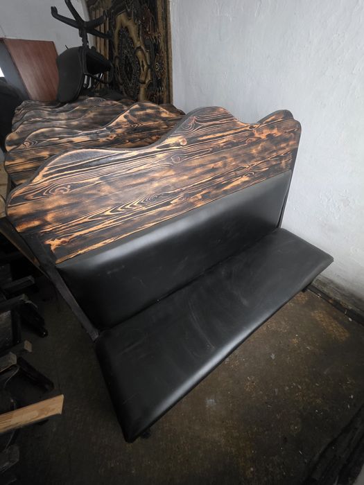 Продам диваны и столы для ресторана