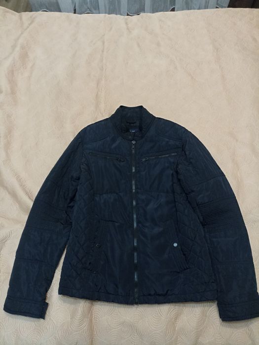 Продам куртку Colin's
