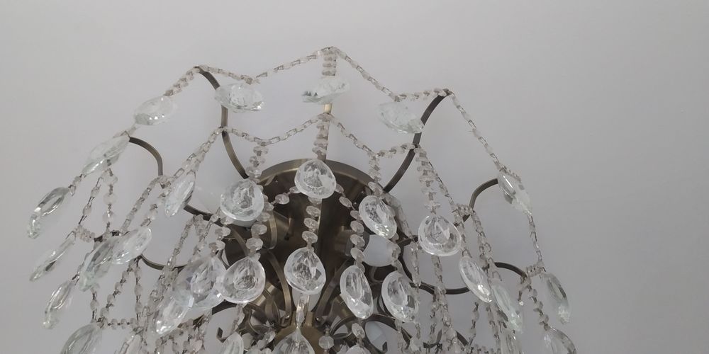 Продам роскошную люстру из стекла.