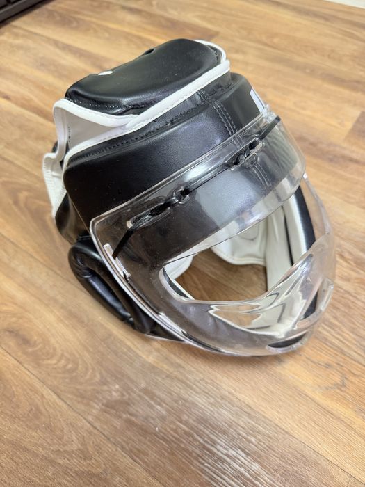 Шлем для боевых единоборств