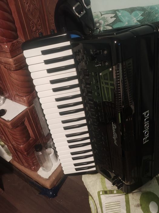 Vând acordeon Roland Dalape stare perfectă  funcționează perfect
