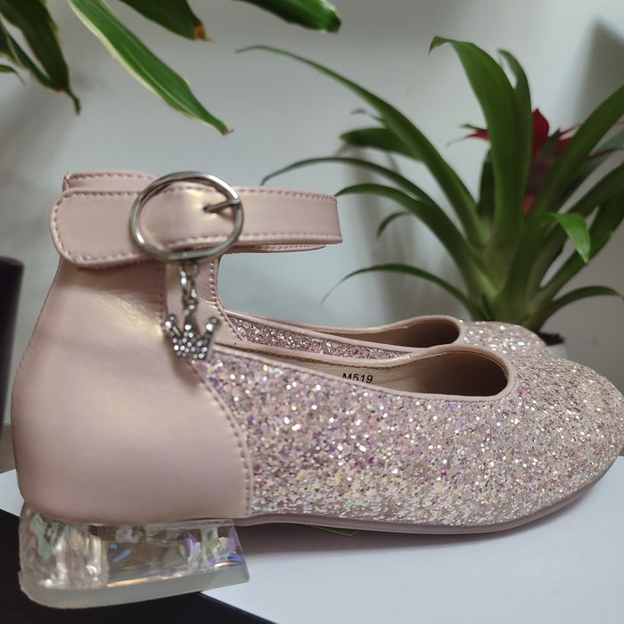 Pantofi roz de prințesa, 35