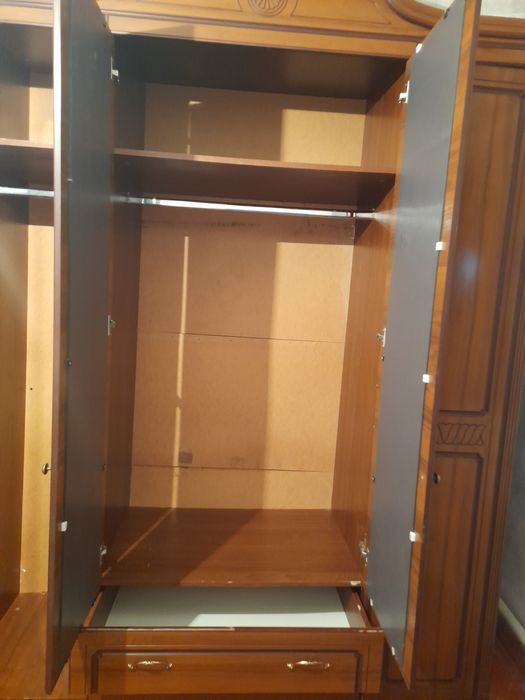 Шифоньер и 2 тумбочки