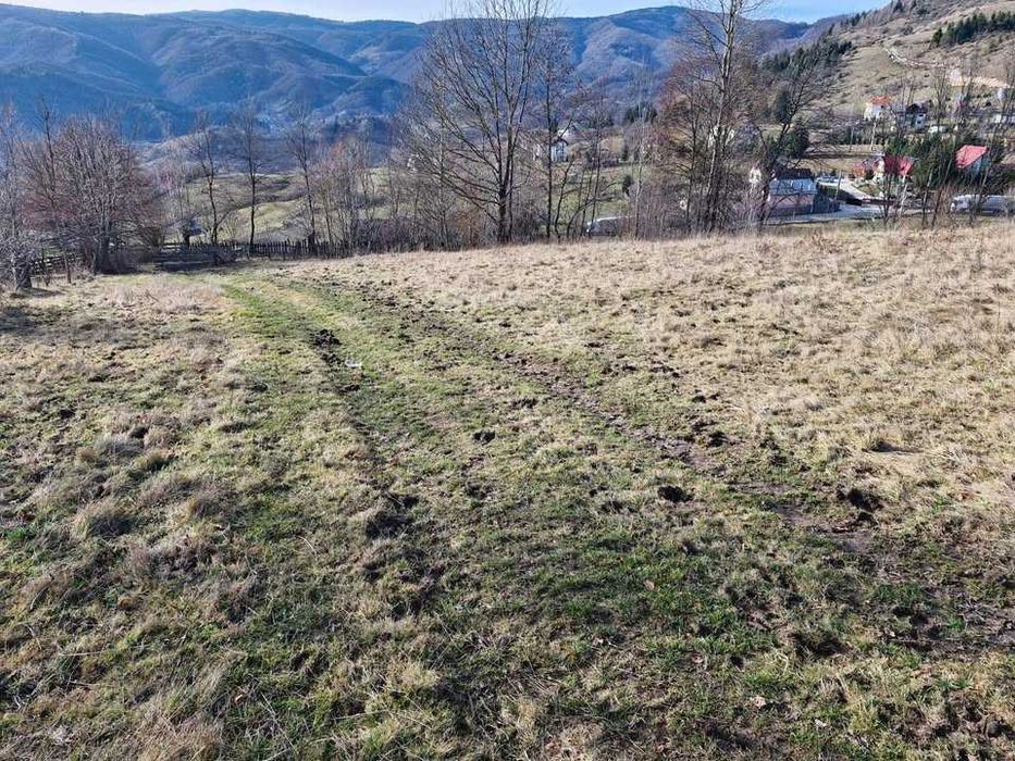 De vânzare teren intravilan în comuna Rucăr