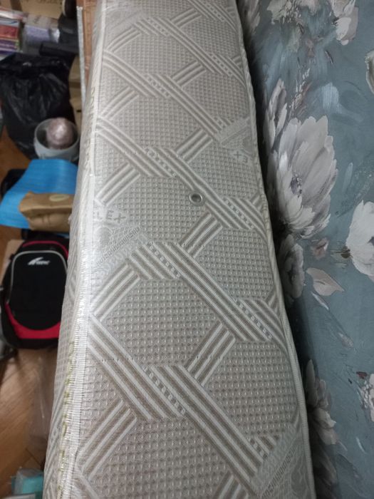 Saltea 200x180 cm de 20 cm grosime foarte putin utilizata