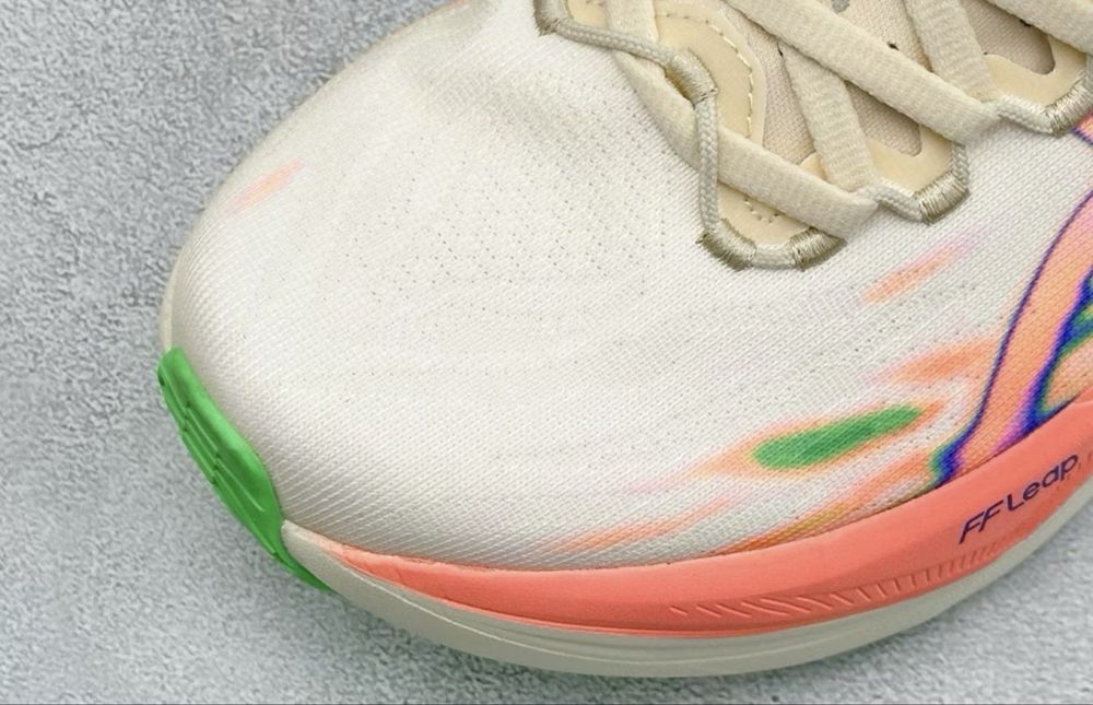 Нови дамски маратонки Asics Superblast 3 Seashell/Sun Coral гр