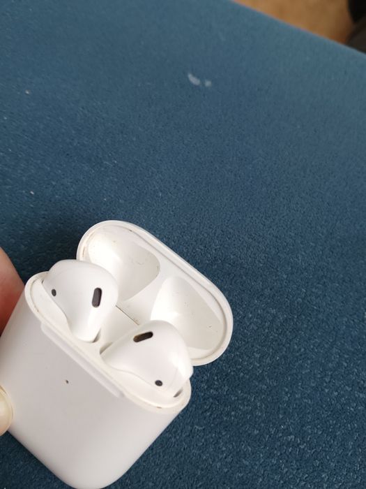 AirPods не  робочи