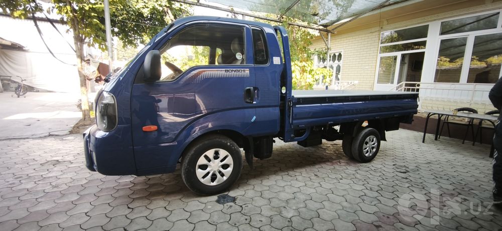 Kia bongo sotiladi