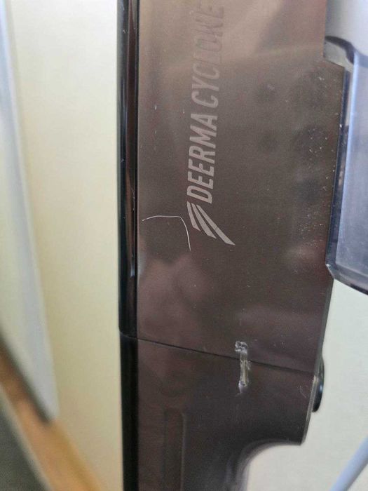 Продам ручной вертикальный пылесос Deerma